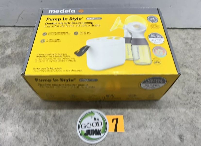 Medela “Pump in Style” BRAND NEW!!❤️