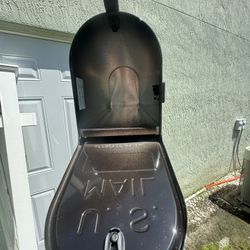 WHITE VINYL MAILBOX POSTS & STANDS
