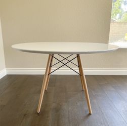 CLEARANCE Brand New Contemporary Round Table