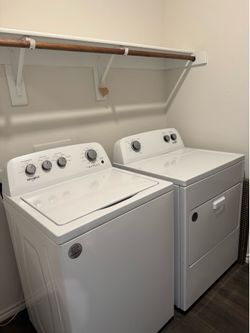 Whirlpool white washing/dryer machines set