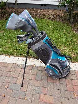 Like new! Ladies top Flite Callaway XL golf club set. Right handed with matching golf bag