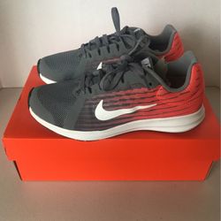 Nike Downshifter 8 Size 4Y