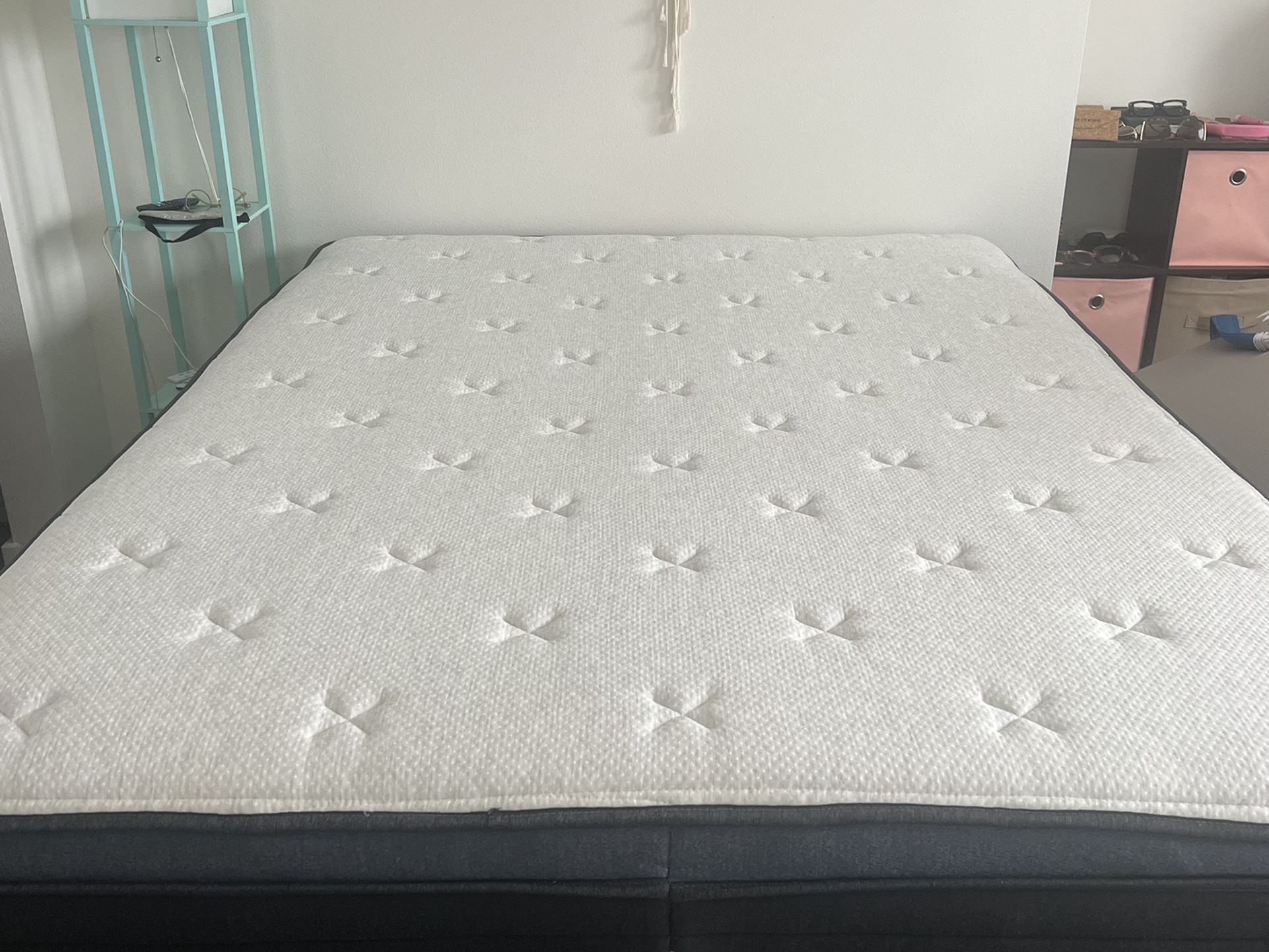 1.5?Yr Old Helix Midnight Luxe Mattress w/ Topper And Frame