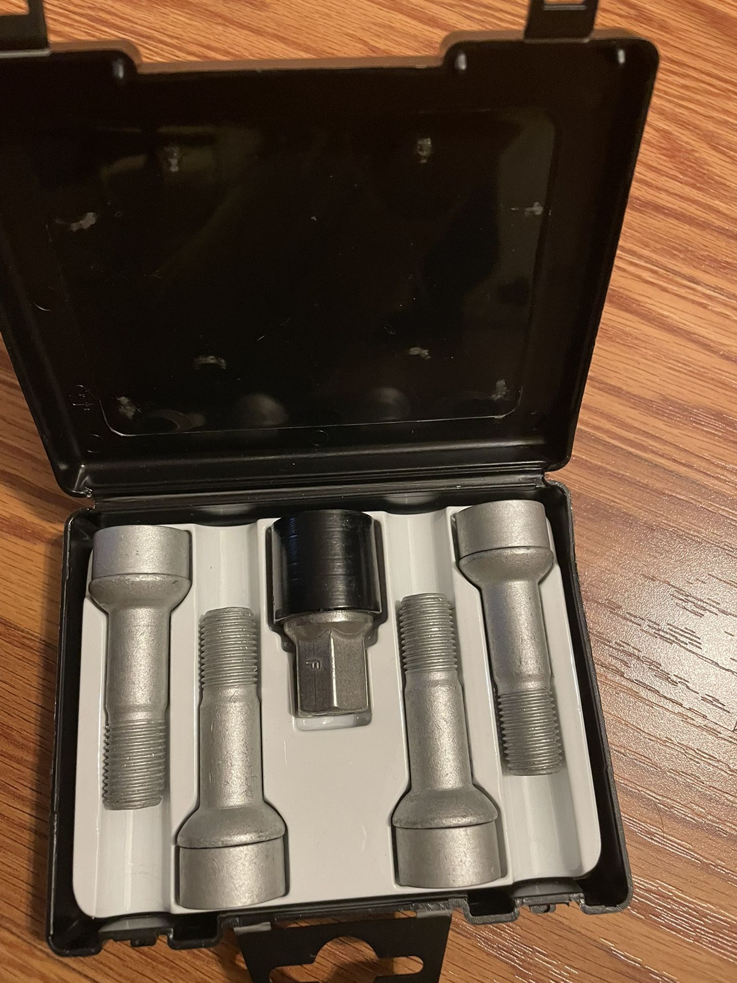 2014 Mercedes Benz ML350 Wheel Locks