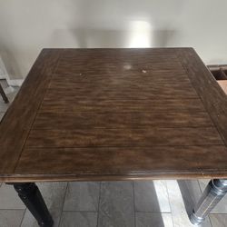 Solid wood dining table in great condition