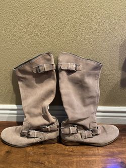 Women’s boots size 8