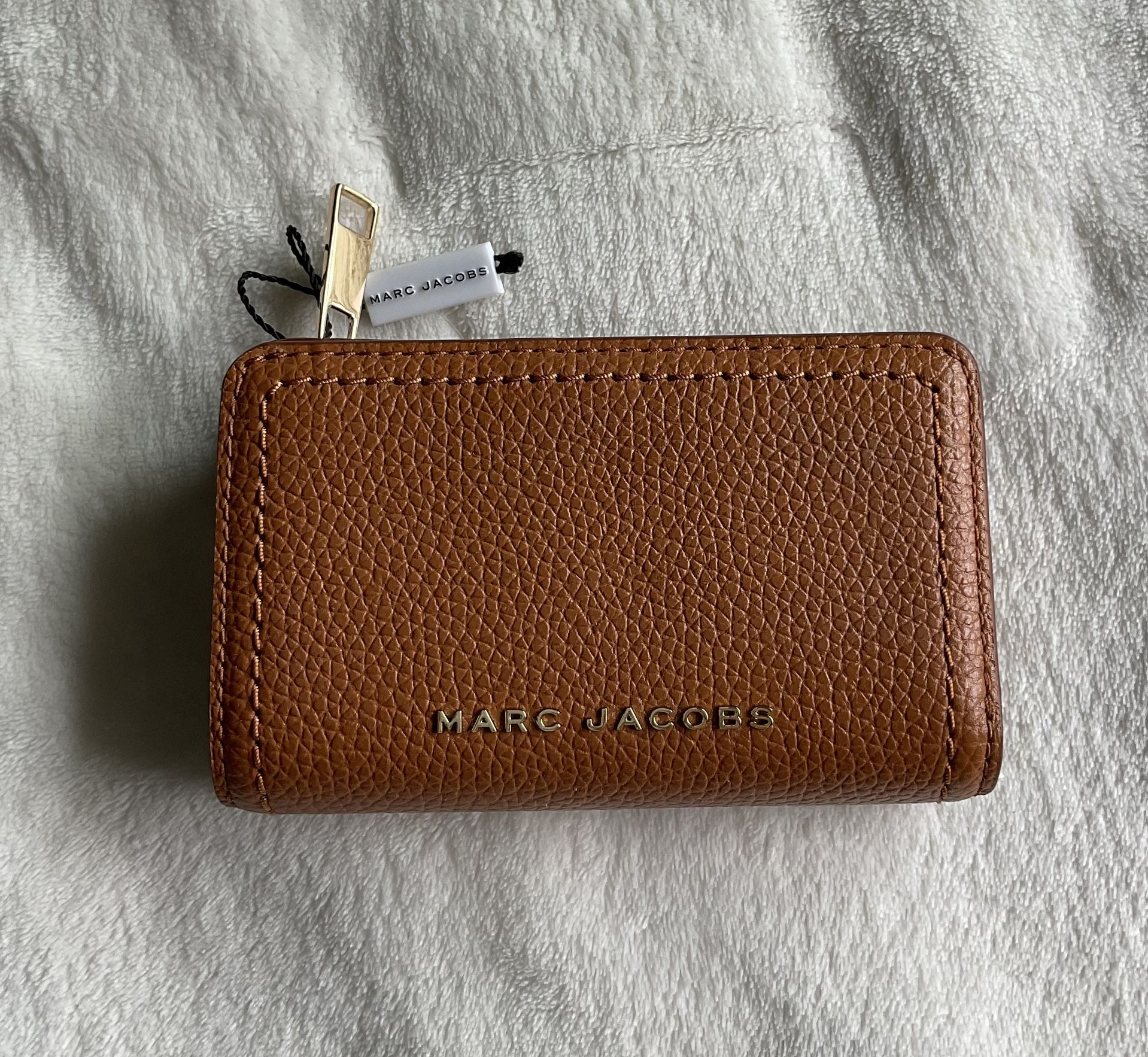 NEW Marc Jacobs Leather Topstitched Compact Zip Wallet Smoked Almond