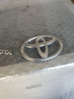 Front Emblem Logo Toyota 