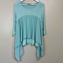 Kim & Cami Women’s 3/4 Sleeve Flowy Shirt Light Blue Size Medium NWT FLAW