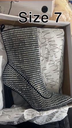 Boots size 7 woman