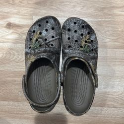 CROCS SIZE 10