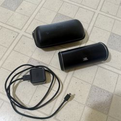 JBL Flip Bluetooth Speaker + Case/charger 