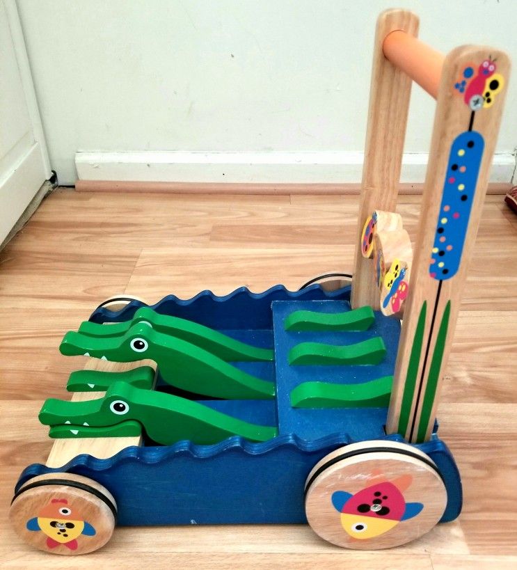 Melissa & Doug Deluxe Chomp and Clack Alligator Wooden walker