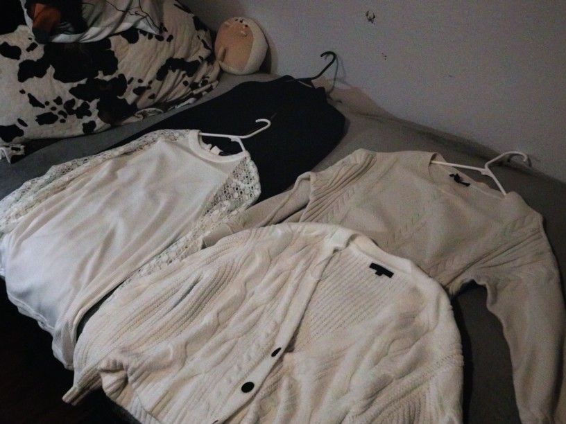 4 Sets Of sweaters 