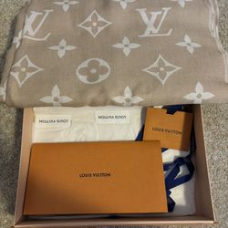 Louis Vuitton Amazingram Stole Scarf