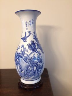 Chinese porcelain vase with support base