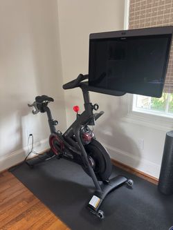 Peloton Bike Plus - Great Condition, 2021, Charlotte