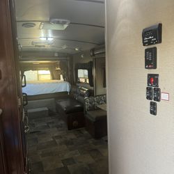 25 Feet Ouback RV