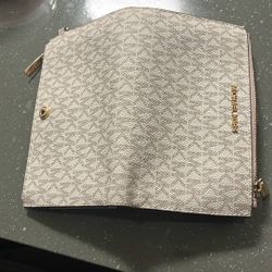 Michael Kors’s wallet