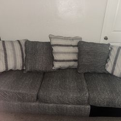 Sofa with 5 pillows