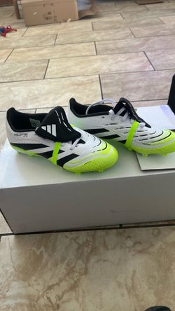 Predator League Fold-Over Tongue Firm Ground Cleats