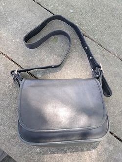 Classic Vintage Coach Janice black leather crossbody bag