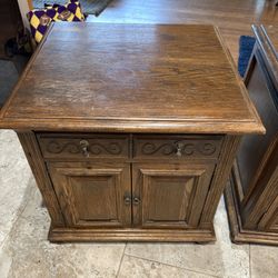 Ethan Allen Royal Charter Oak End Table/ Nightstands