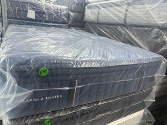 QUEEN SIZE STEARNS & FOSTER LUX ESTATE (MEDIUM) PILLOW TOP MATTRESS & BOX SPRING BED SET