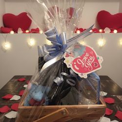 Valentine's Day Women Gift Set/Basket, Valentino Make Up Bag, Body Wash, Hand Cream,face Mask,gel Polish Remover Clips,foam Hand Soap