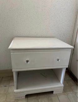 Mesita de Noche/ Nighstand