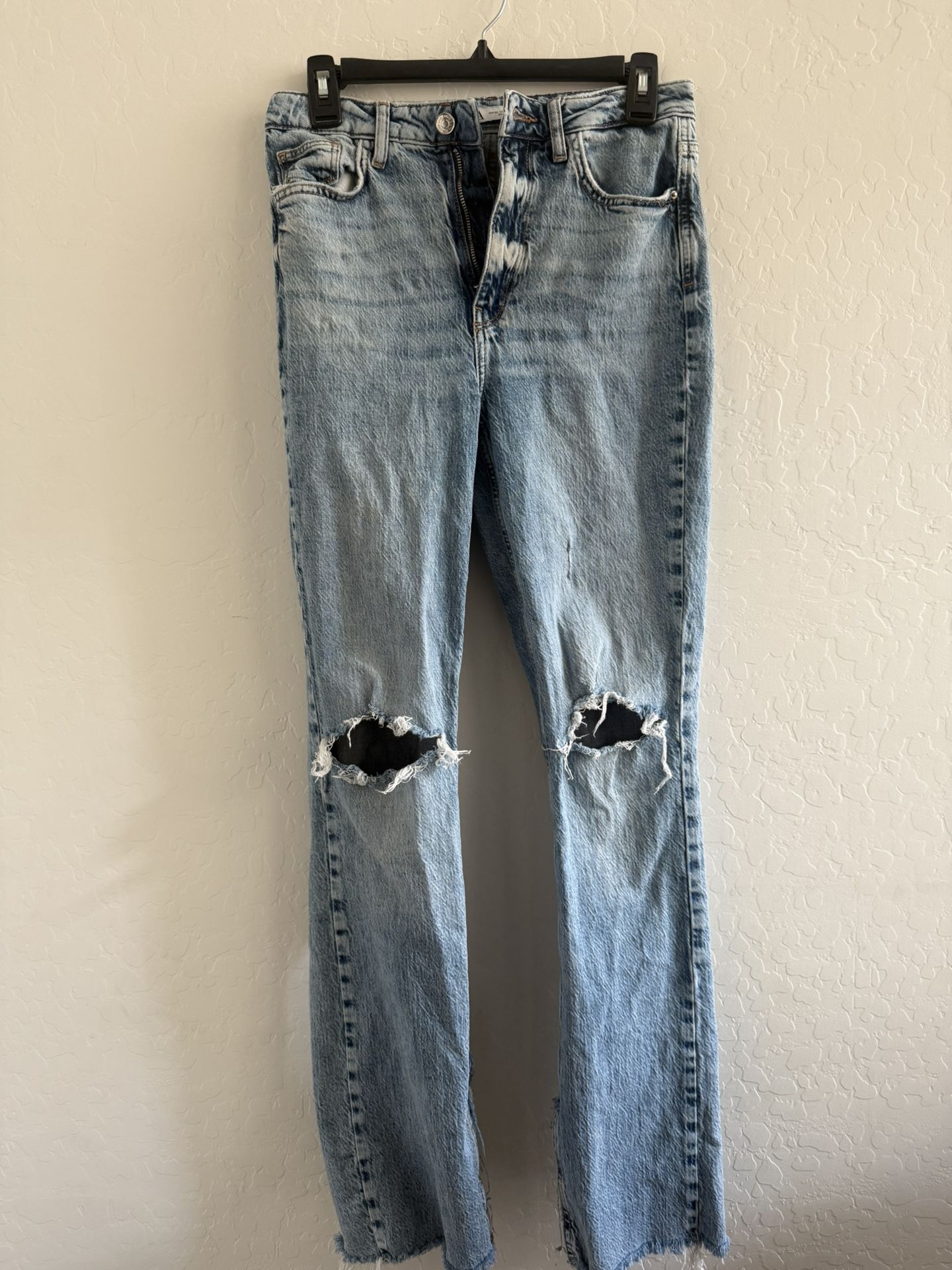 👖 Zara Light Blue Jeans Size: 4 | Color: Light Blue Wash ✨ Excellent Condition — Gently Worn! ✨