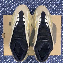 Adidas Yeezy 700 V3 Safflower 