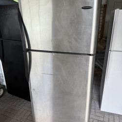 EXCELLENT RUNNING  21 CU. FT. STAINLESS STEEL FRIDGE. RUNS LIKE BRAND NEW. HAS EVERYTHING IN IT NOTHING MISSING.BEEN CLEANED IN & OUT. IN MARRERO