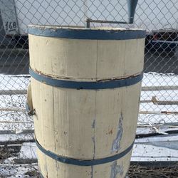 Vintage Hand-Crank Woodenb Barrel Butter Churn with Blue Accents – Rustic Decor
