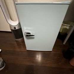 Insignia Mini fridge