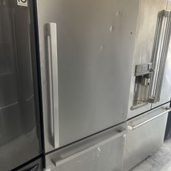 refrigerator  33 inches  bottom  freezer new 