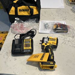 New Dewalt 20v MAX ATOMIC Lithium Ion cordless 3/8 Impact comes with charger and battery asking $300