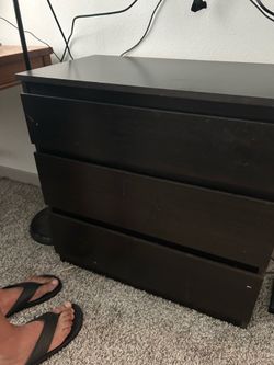 Chest of drawer