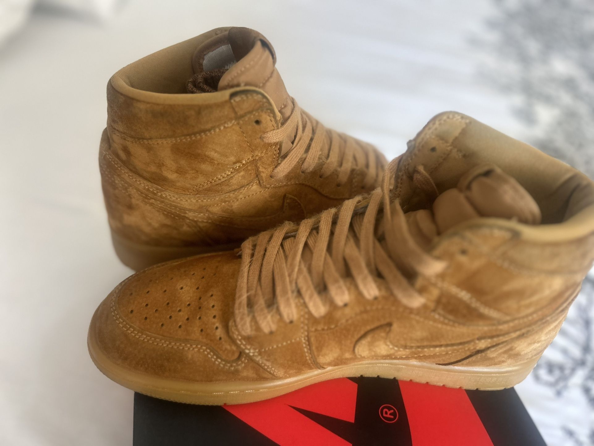 Air Jordan 1s Size 10m. 139$. Wi The Original Box