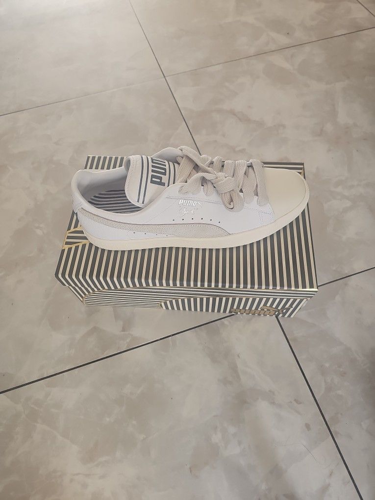 White Pumas