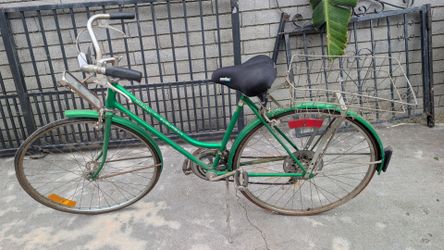 Vintage 1975 Schwinn suburban green 10-speed
