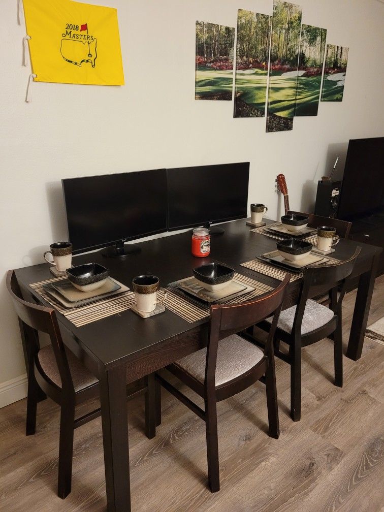 Dining room table And Chairs