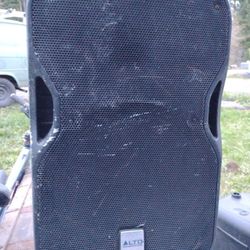 Alto Professional TS115W Truesonic 15" 800W Powered Speaker. 