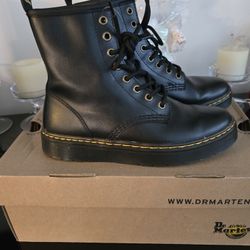 Dr.martins Boots ..6