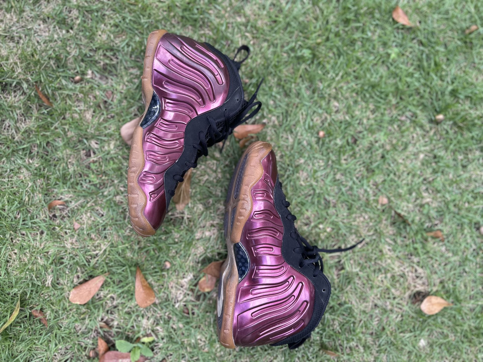 Men’s Burgundy Nike Air Max Shoes Size 6