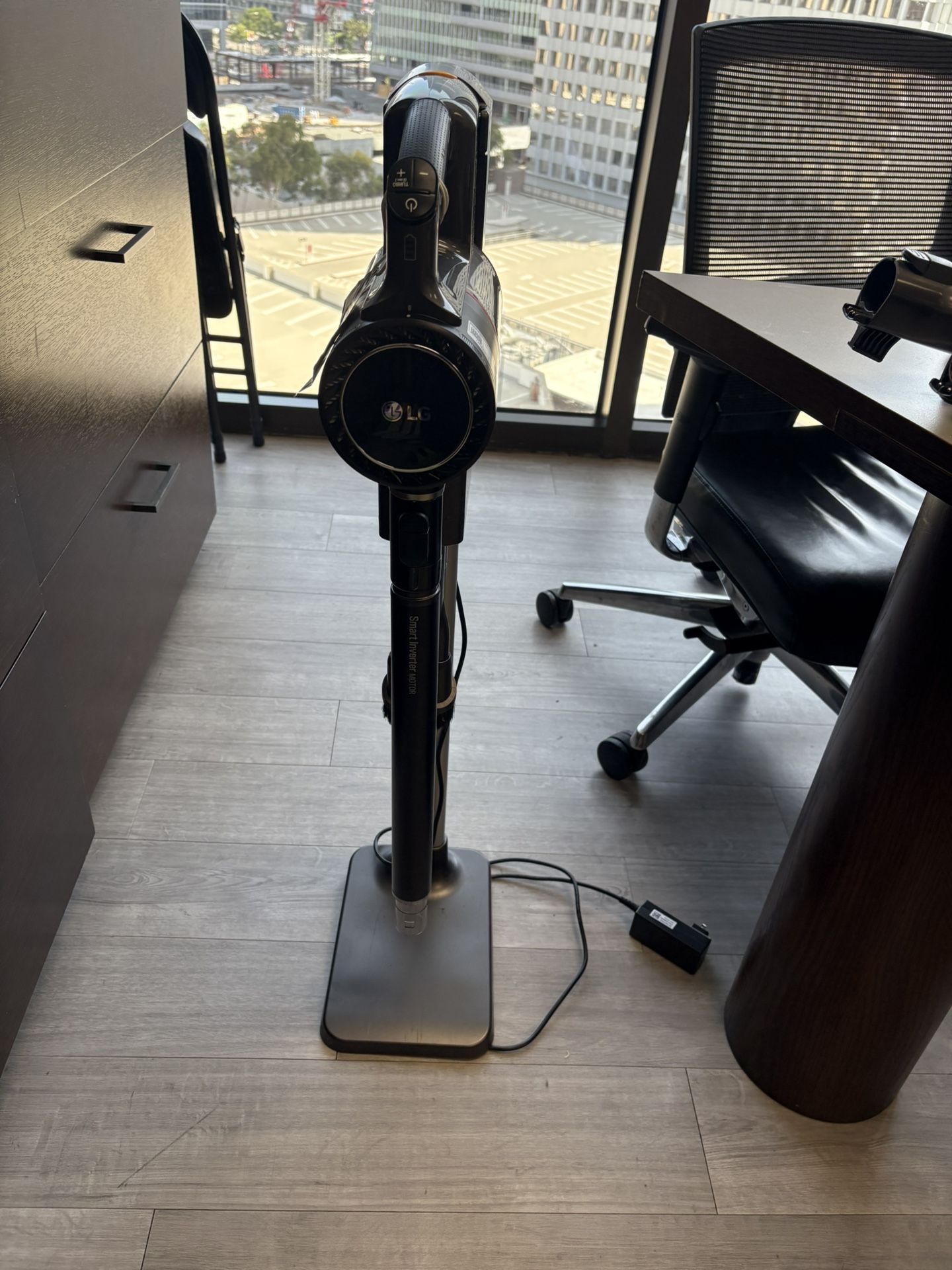 GOOD CONDITION LG CORDZERO VACUUM