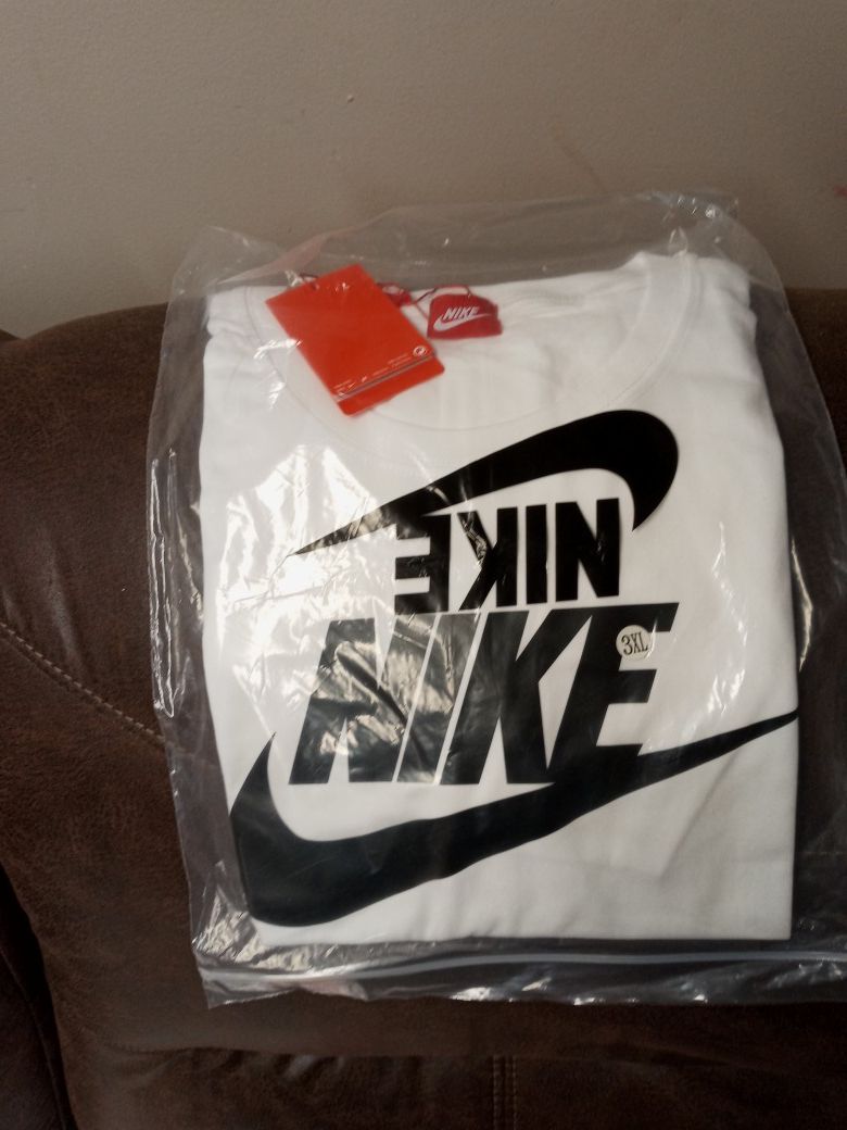 Nike T-shirts 100 % cotton size S