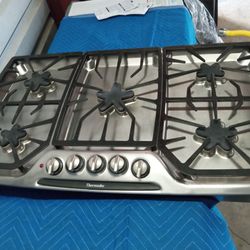 36" Thermador 5 Burner Gas Cooktop