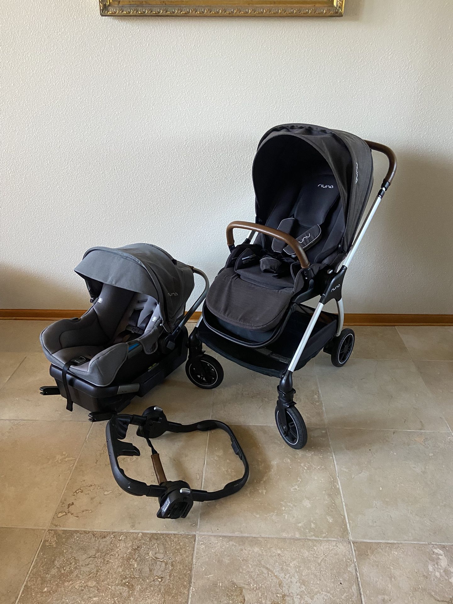 Nuna Triv Stroller with Car Seat