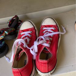 Converse Size 6 Men’s 8 women’s  